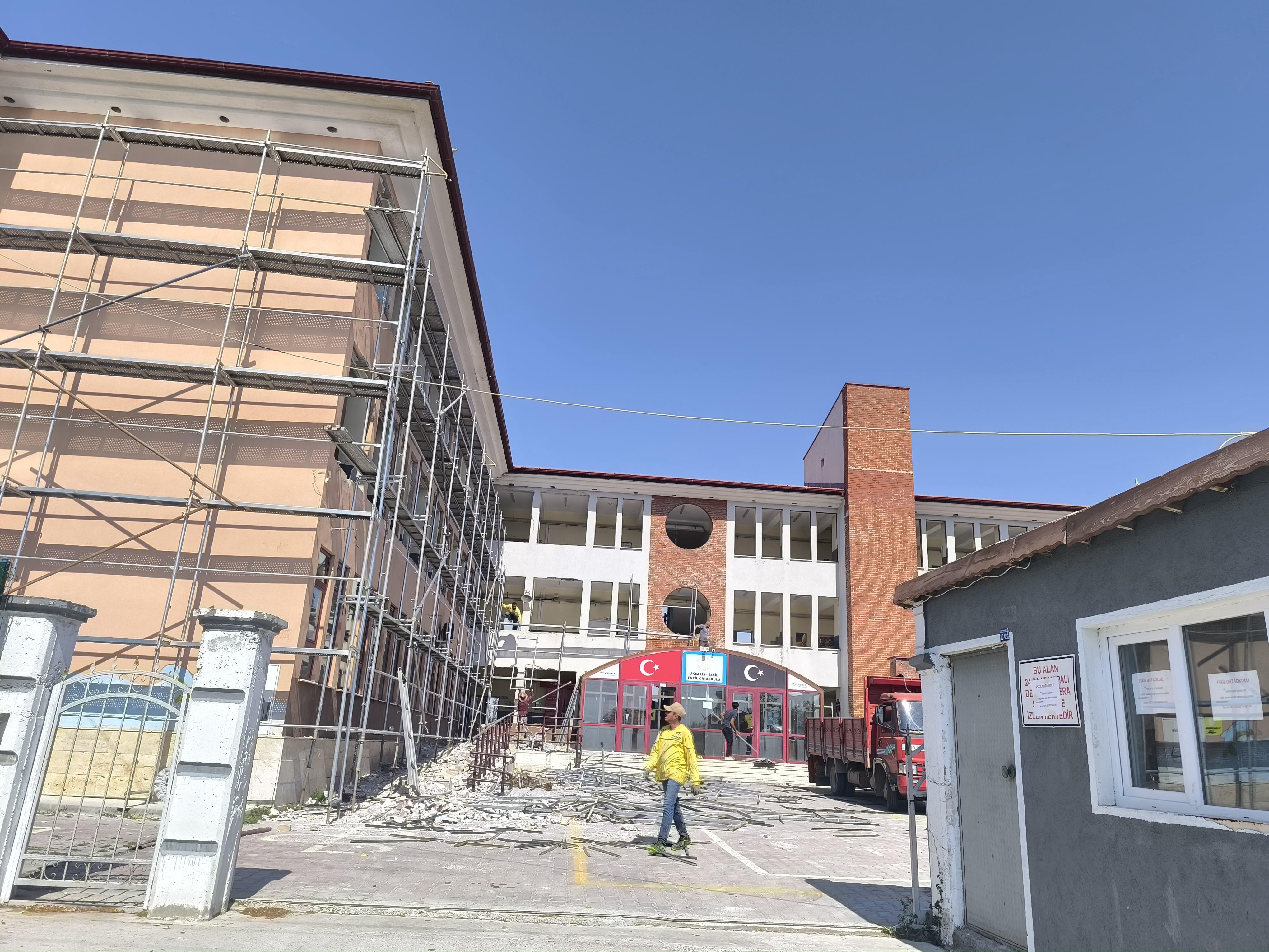 Aksaray Eskil Orta Okulu Dış Cephe Mantolama İşi - 2025