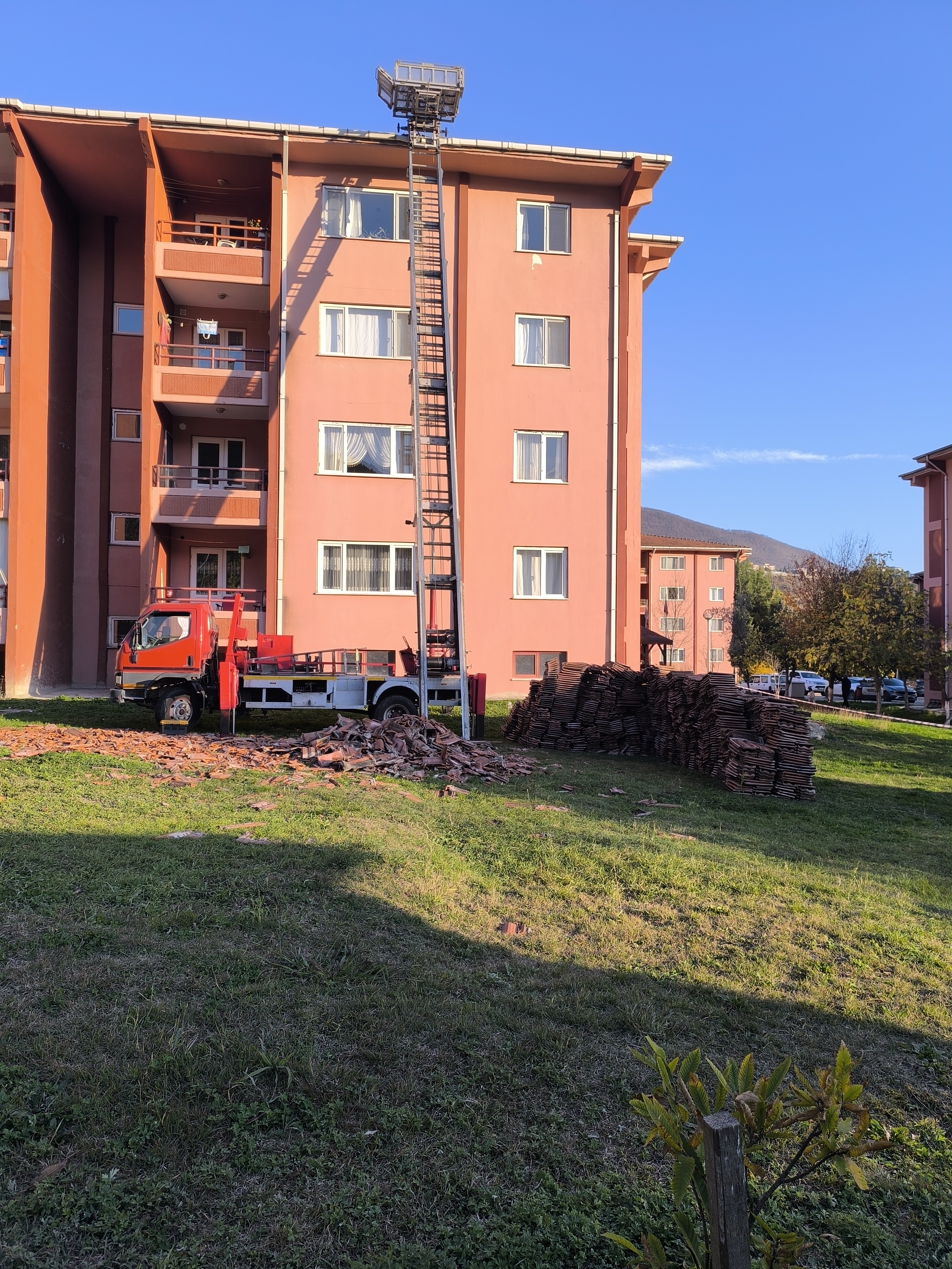 Artvin 4 blok Emniyet Lojmanları Çatı Değişim işi - 2025