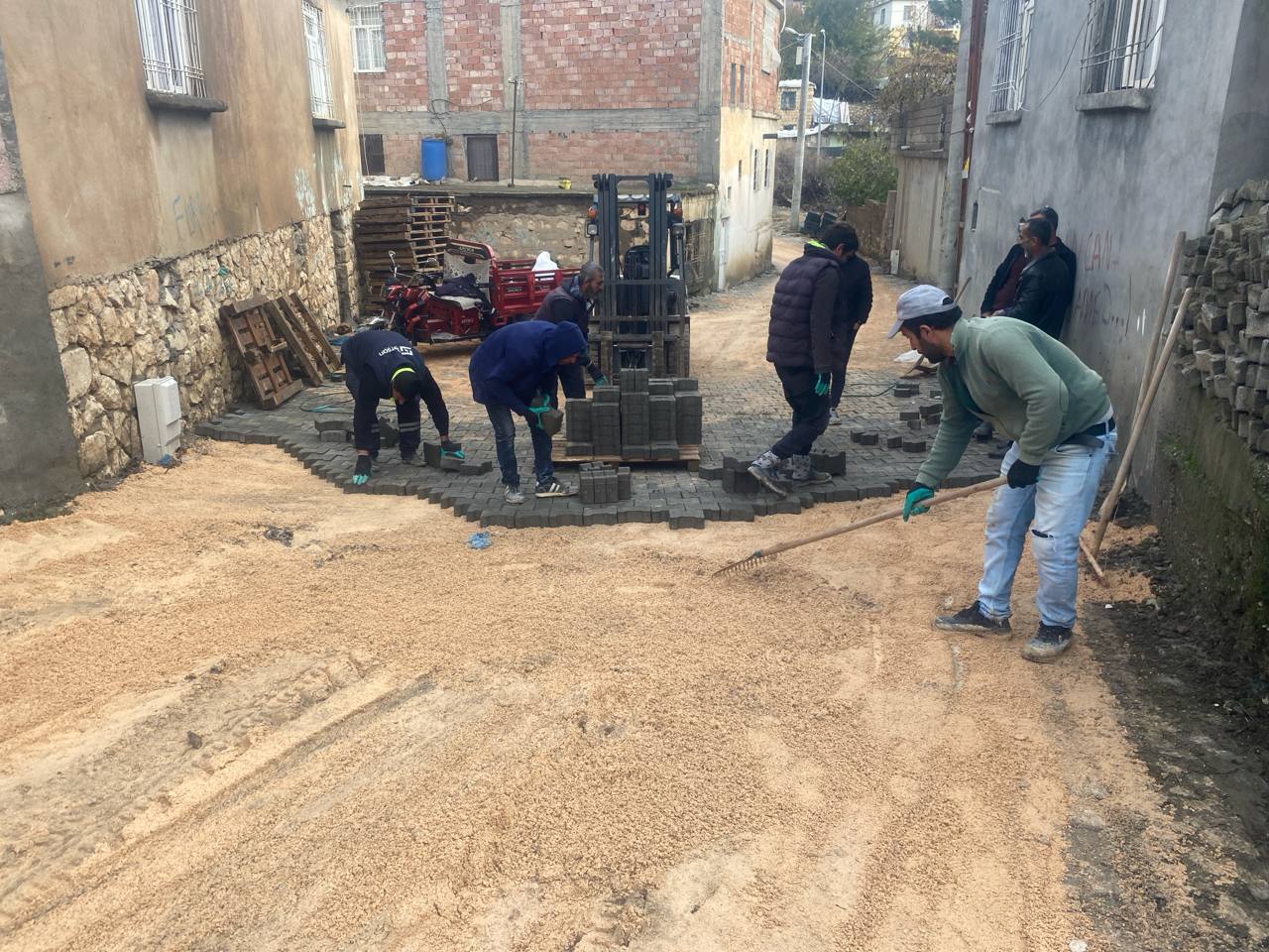 Silvan Belediyesi Merkez ve Kırsal bölgelerde 100 Bin M2 parke taşı 40 bin M2 bordür Yapım İsi