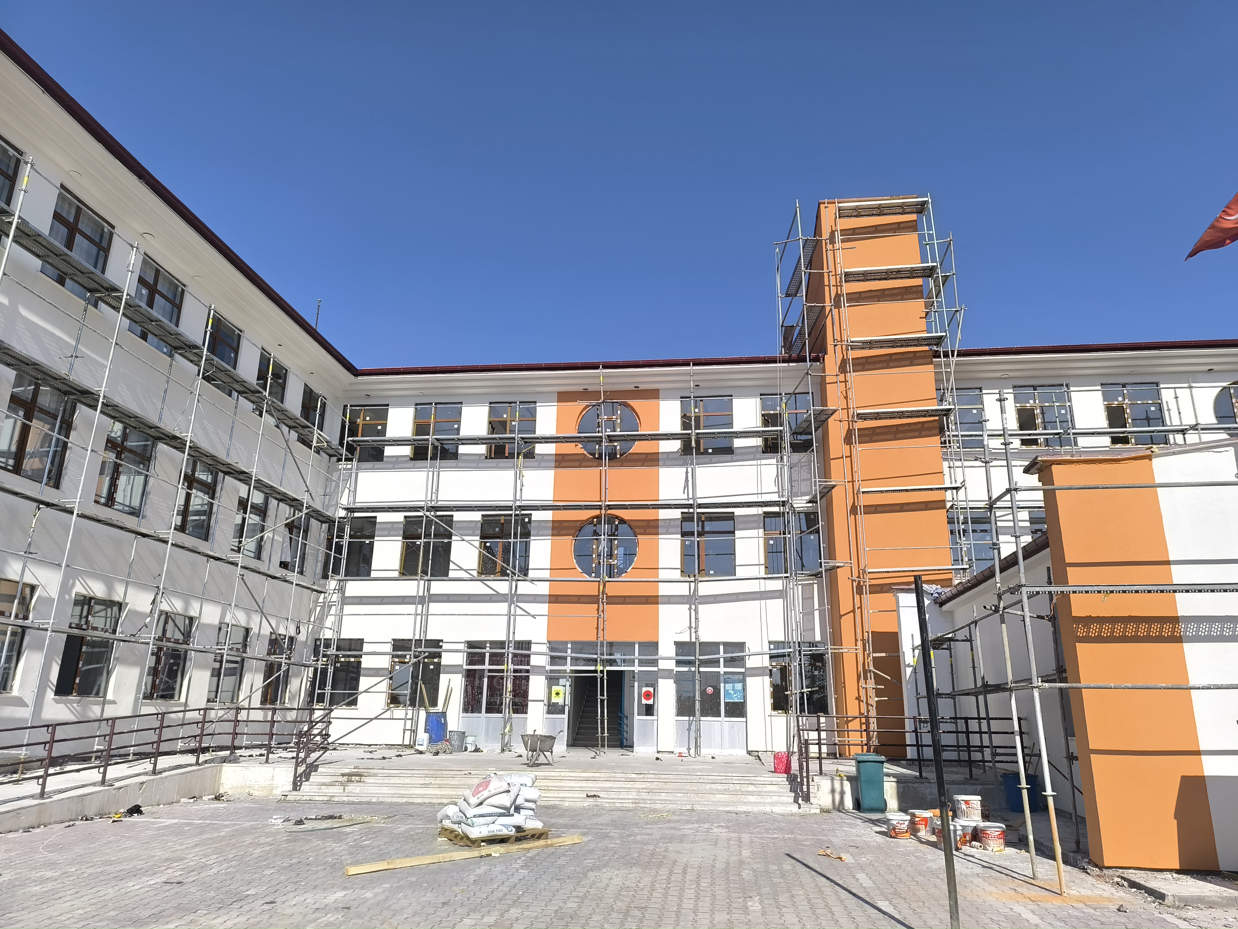 Aksaray Eskil Orta Okulu Dış Cephe Mantolama İşi - 2025
