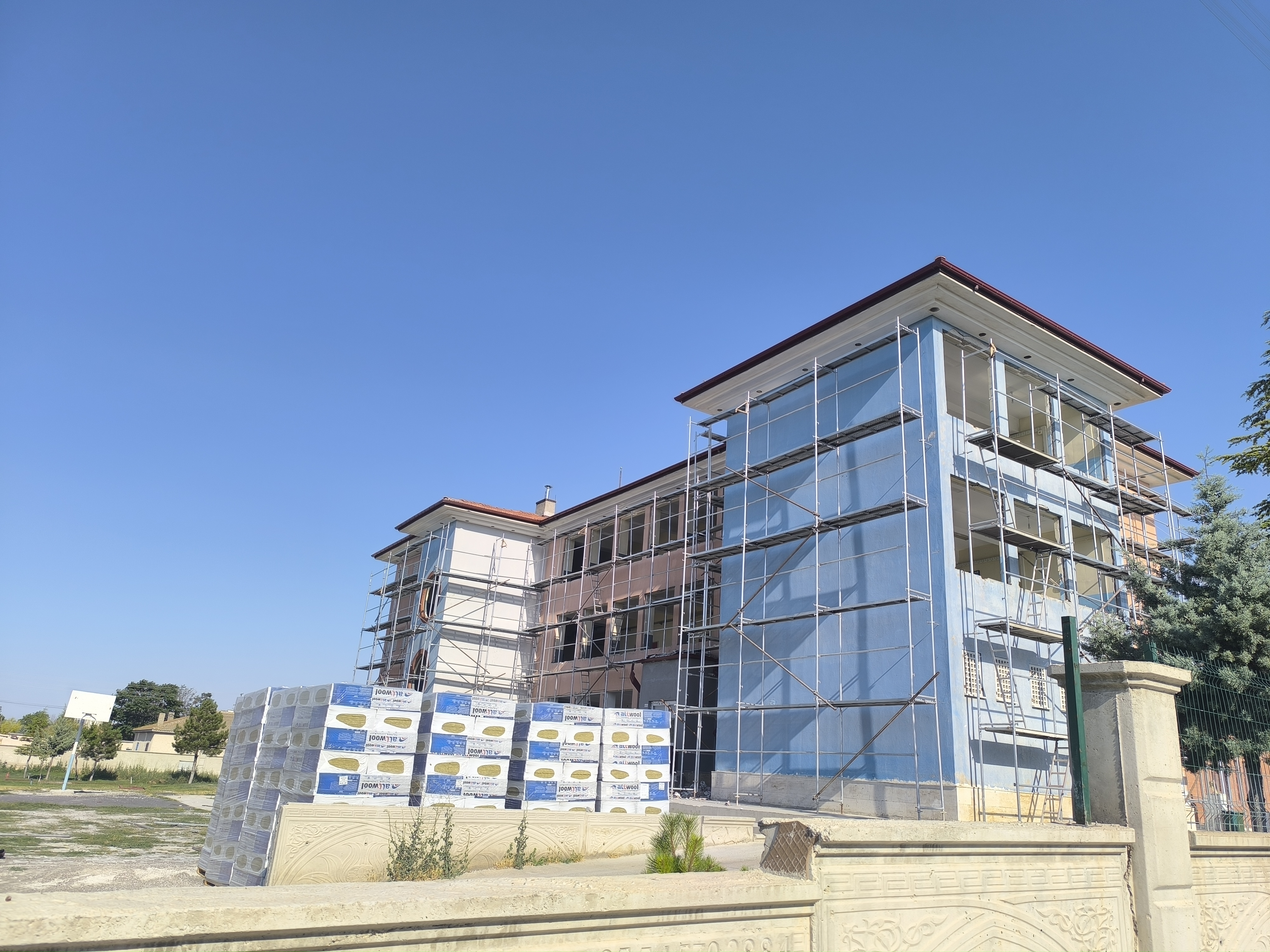 Aksaray Eskil Orta Okulu Dış Cephe Mantolama İşi - 2025