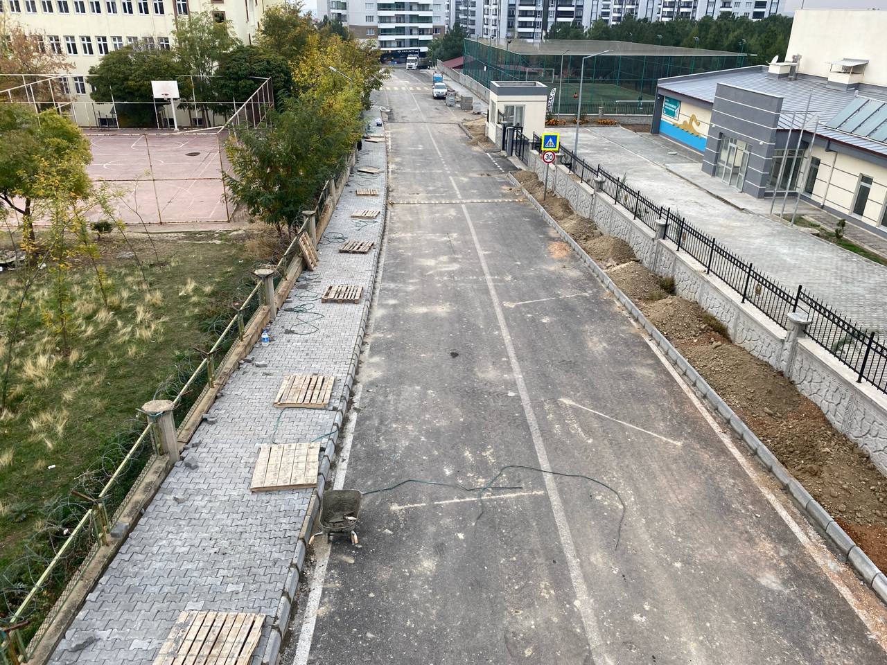 Silvan Belediyesi Merkez ve Kırsal bölgelerde 100 Bin M2 parke taşı 40 bin M2 bordür Yapım İsi