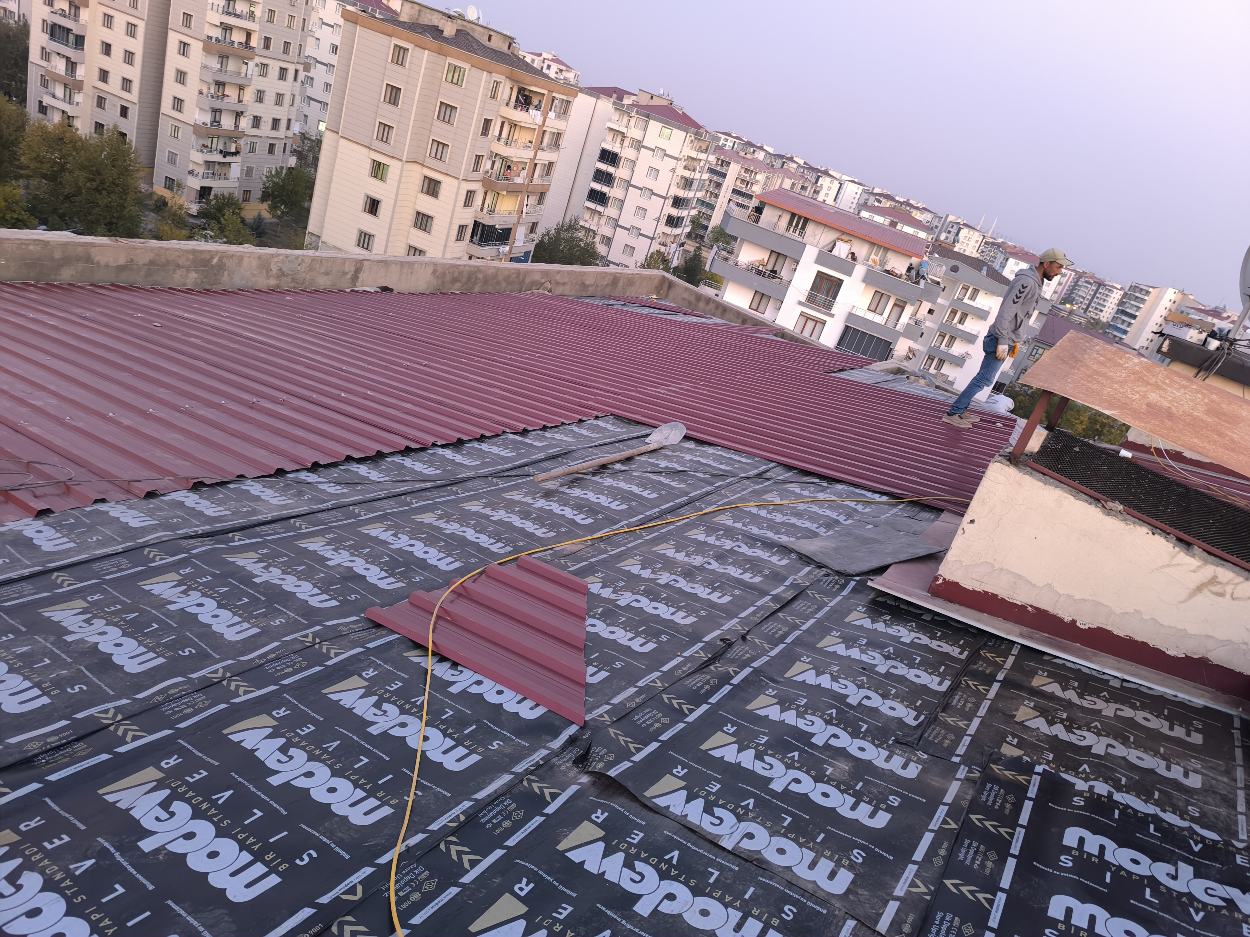 Jiyan Sitesi 1 Blok Çatı Değişim İsi