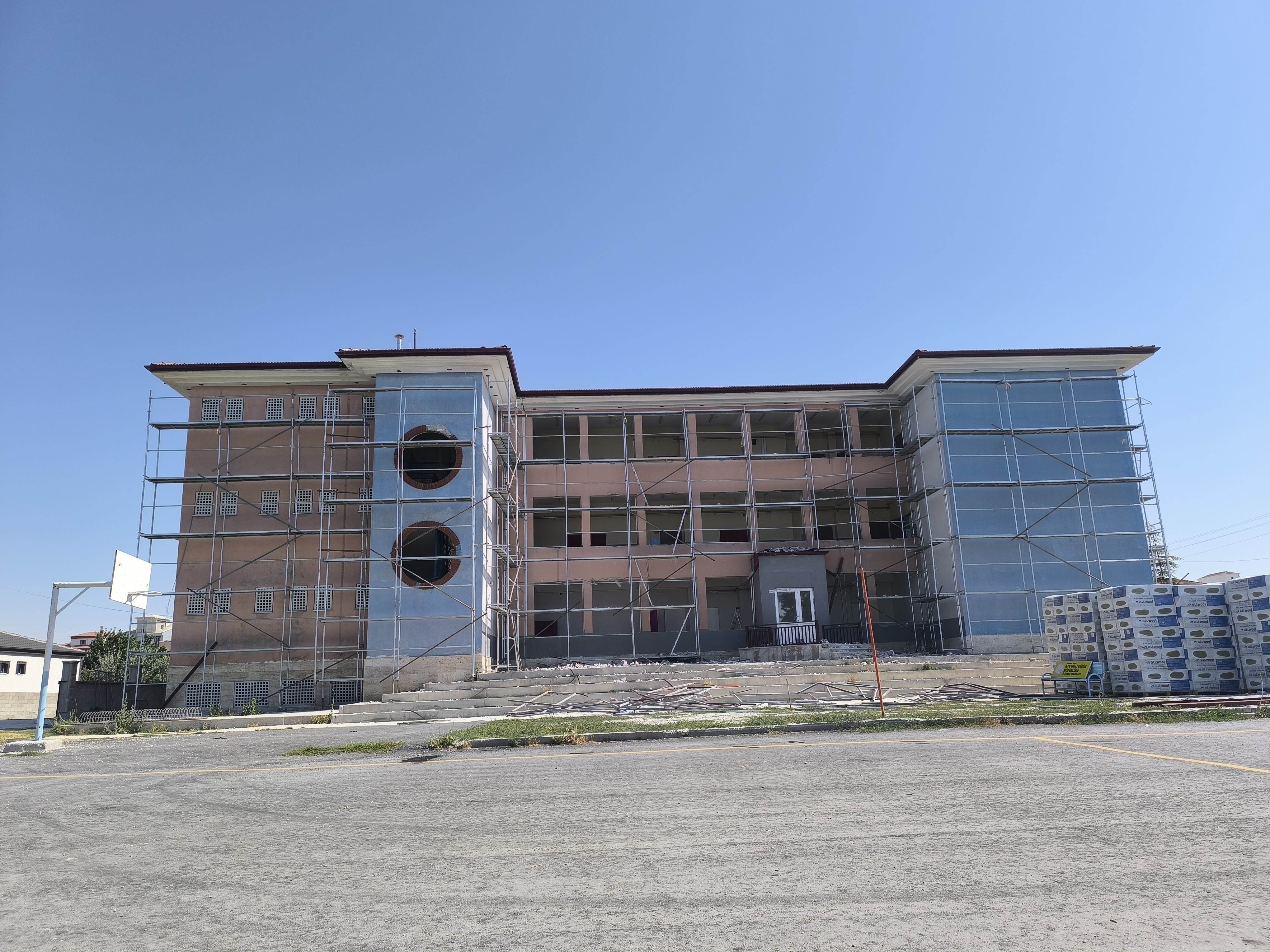 Aksaray Eskil Orta Okulu Dış Cephe Mantolama İşi - 2025